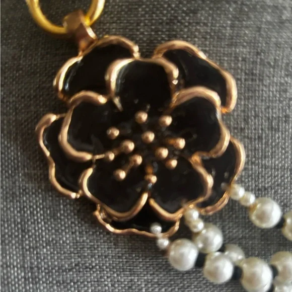 Vintage Pearl Flower Pendant Statement Necklace